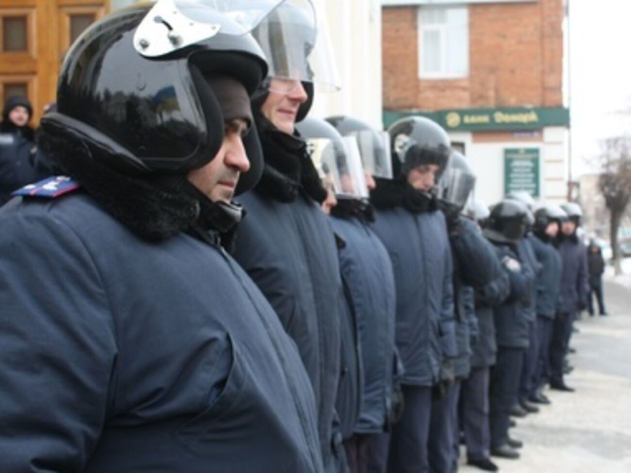 Здание винницкого УМВД забаррикадировано изнутри