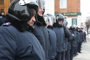 Здание винницкого УМВД забаррикадировано изнутри