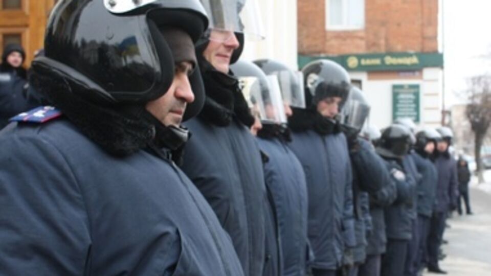 Здание винницкого УМВД забаррикадировано изнутри