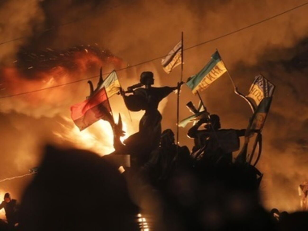 В Киеве продолжаются столкновения митингующих с силовиками