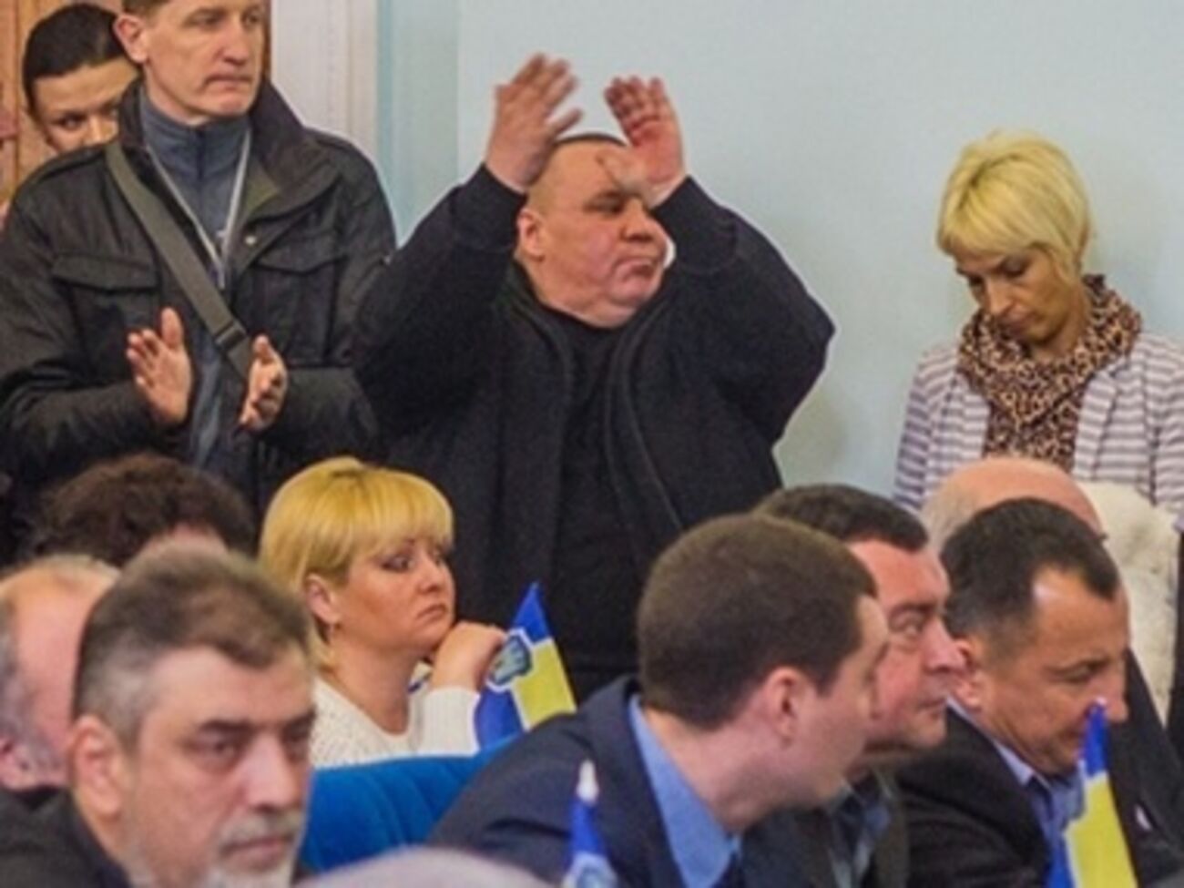 На заседании фракция приняла решение о самороспуске