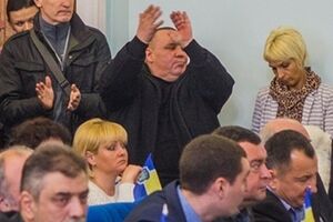 На заседании фракция приняла решение о самороспуске