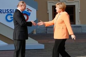 Меркель и Путин обсудили ситуацию в Украине