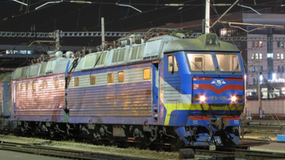 "Укрзалізниця" остановила движение поездов из Львова в Киев