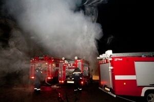 Пожарные ликвидируют возгорание