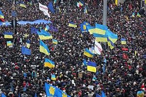 В Киеве на Народное вече собралось около 10 тысяч человек