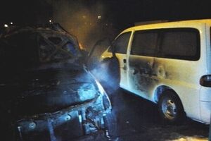 Автомобили в Киеве горят третью ночь