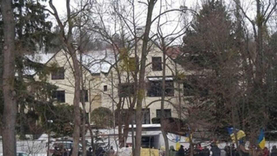 Автомайдан в гостях у Азарова