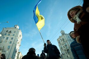 В Запорожье собралось до 2 тыс. человек