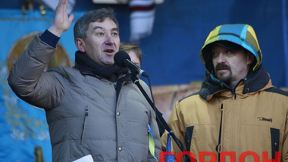 Виталий Грушевский на Евромайдане (слева)