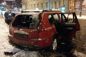 Разбитая машина участника Автомайдана