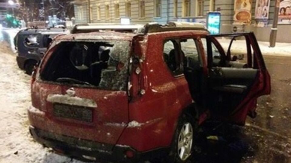 Разбитая машина участника Автомайдана