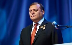 Михаил Добкин, один из лидеров "Украинского фронта". Символ движения – георгиевская лента