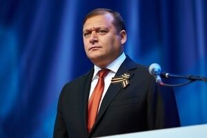 Михаил Добкин, один из лидеров "Украинского фронта". Символ движения – георгиевская лента