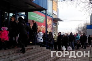 Очередь к банкомату на Минском массиве