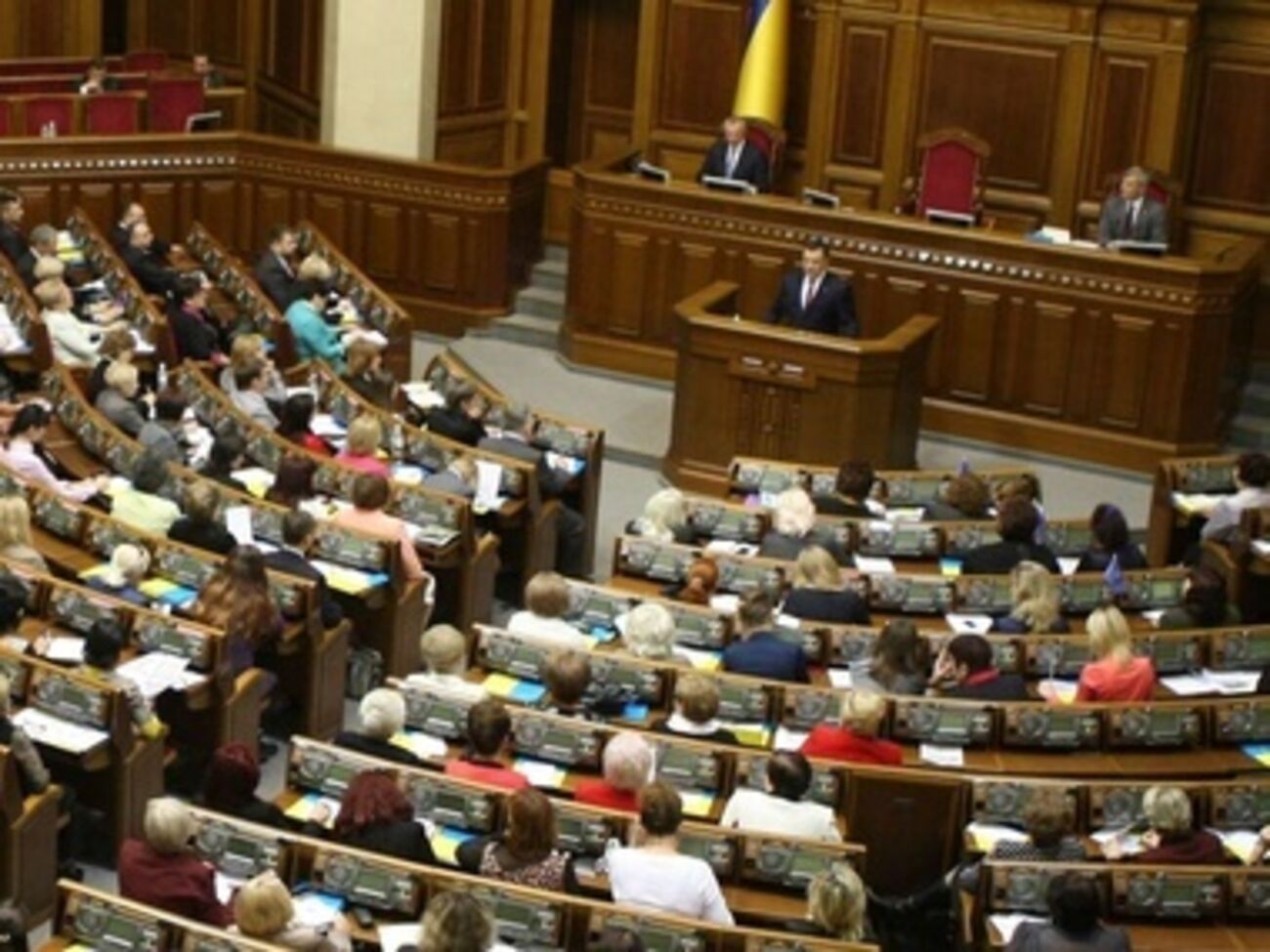 Списки 227 депутатов на сессии Верховной Рады