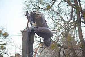 Украинцы избавляются от Ленина