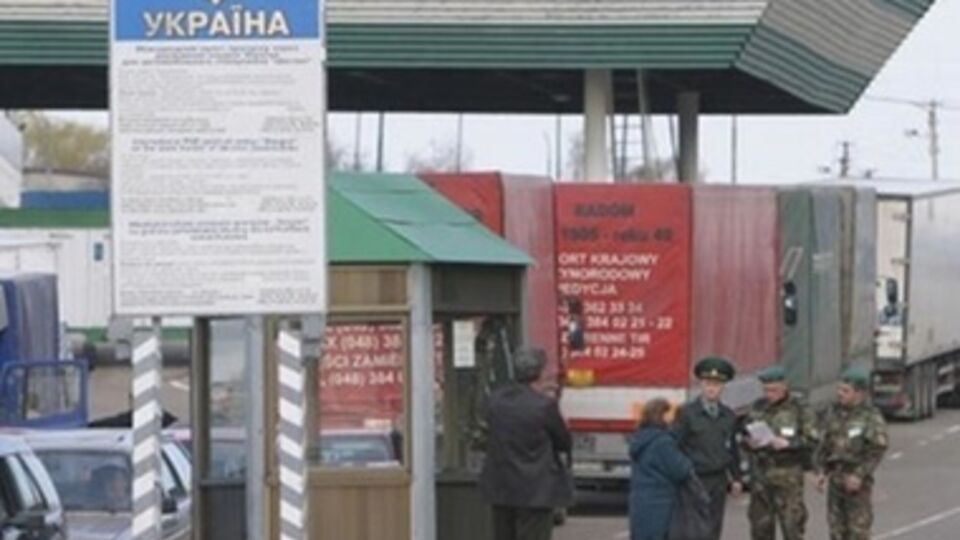 Баррикады на границе разобрали
