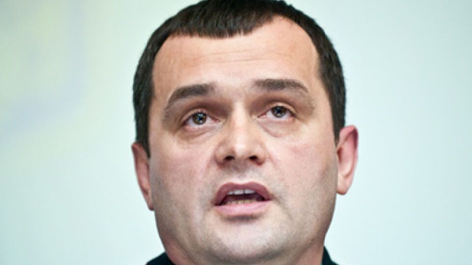 Виталий Захарченко якобы собирается бежать на вертолете