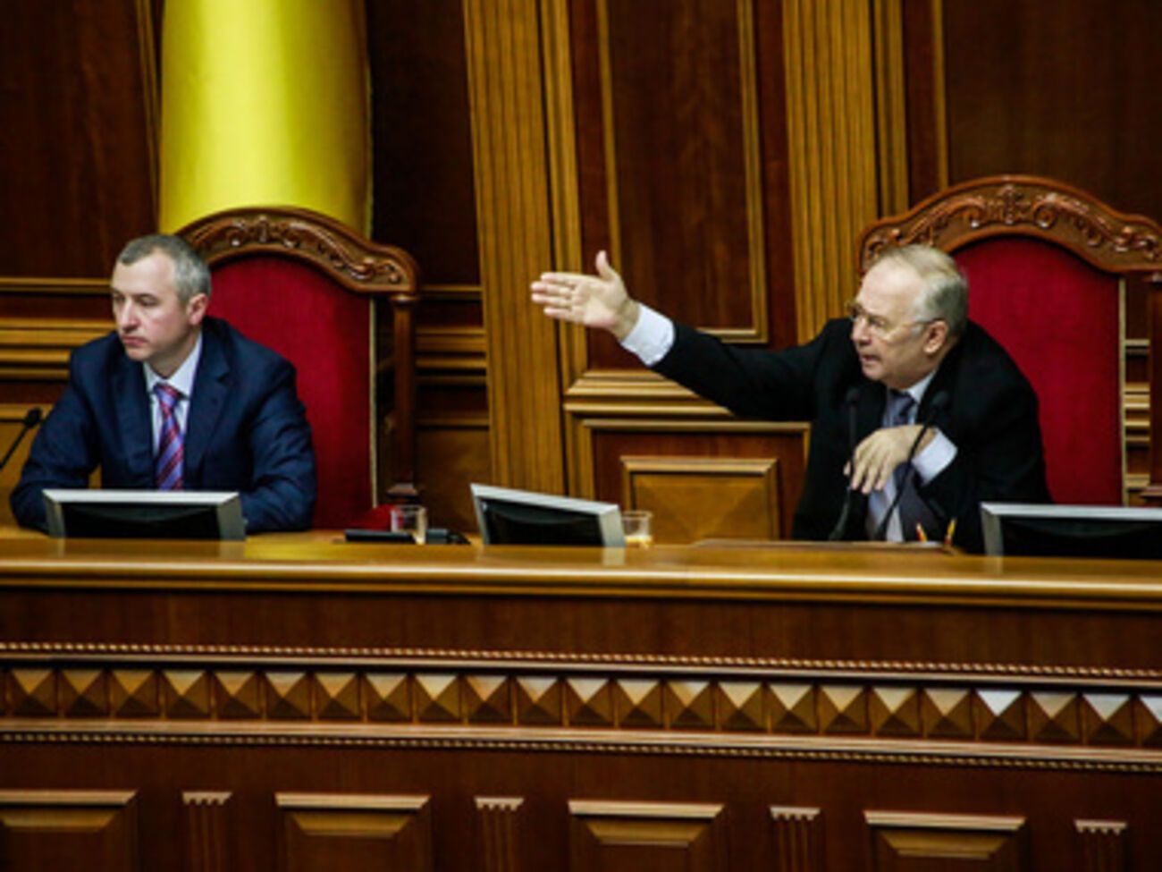 За два дня ПР покинули 32 депутата