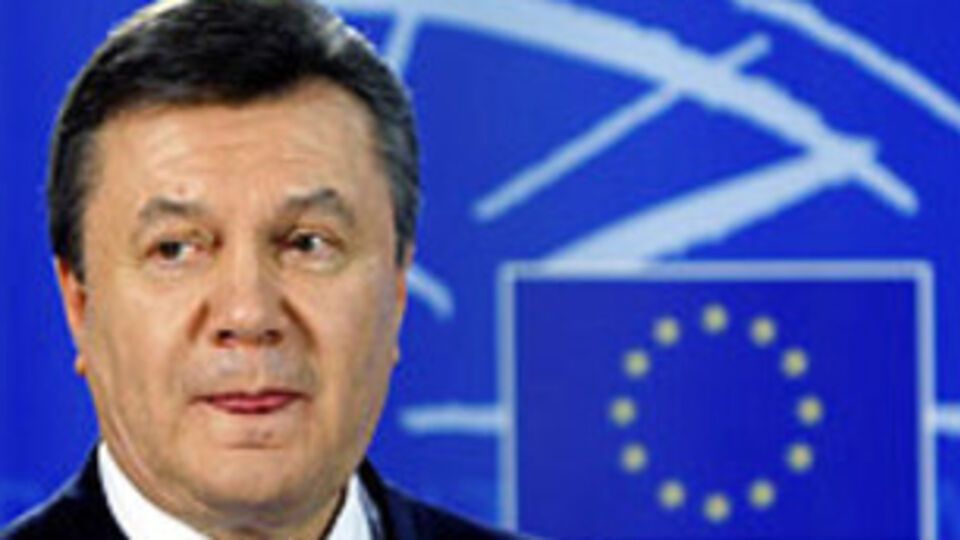 Активисты дежурят в аэропорту "Жуляны"