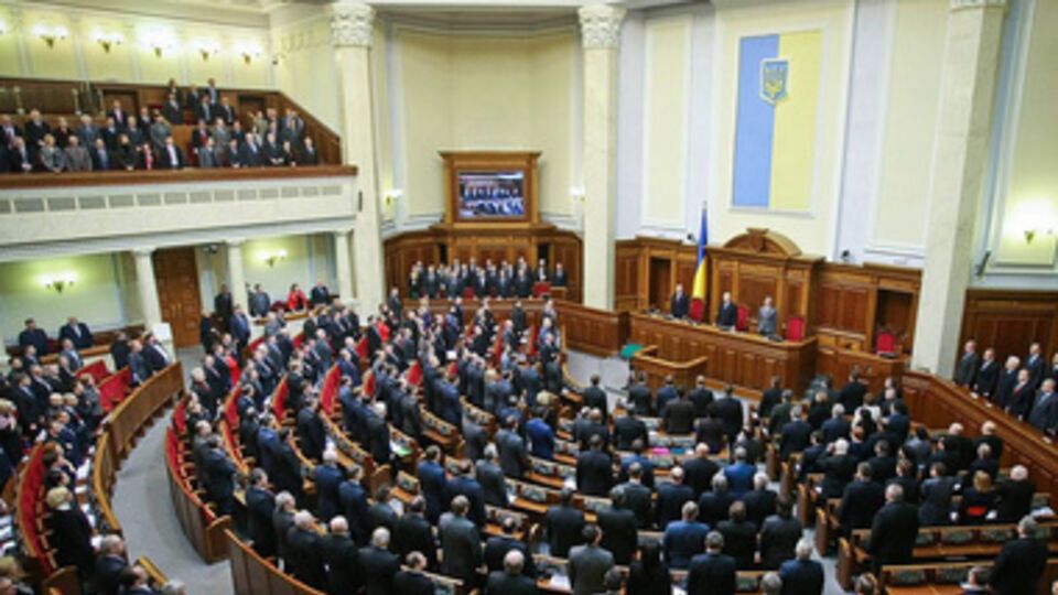 Рада проголосовала за восстановление Конституции-2004