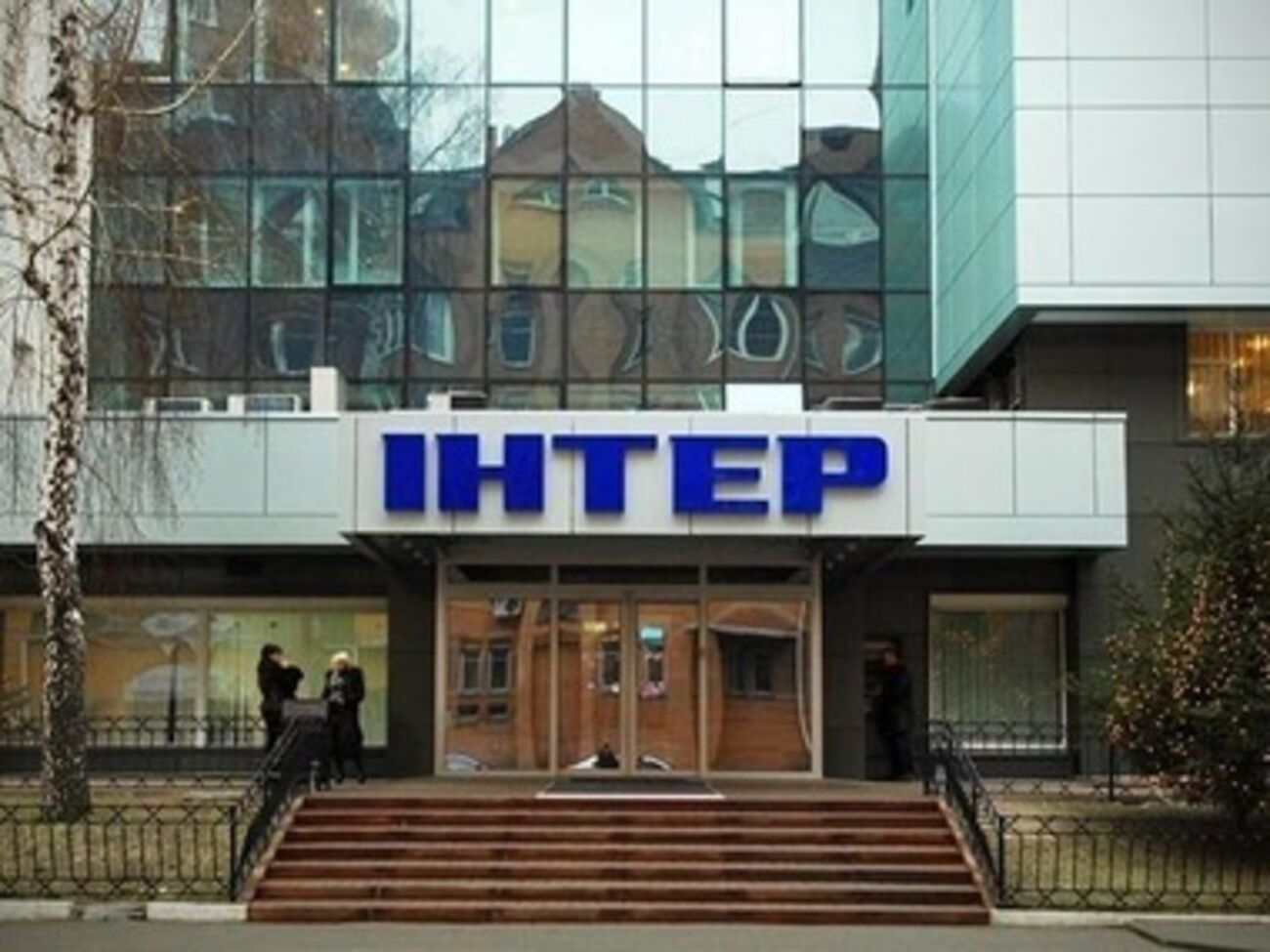 Проводится эвакуация сотрудников телеканала "Интер"