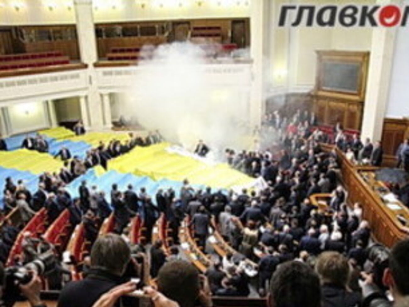 В Николаеве и Херсоне повалили памятники Ленину