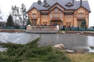 "Хонка" и искусственное озеро