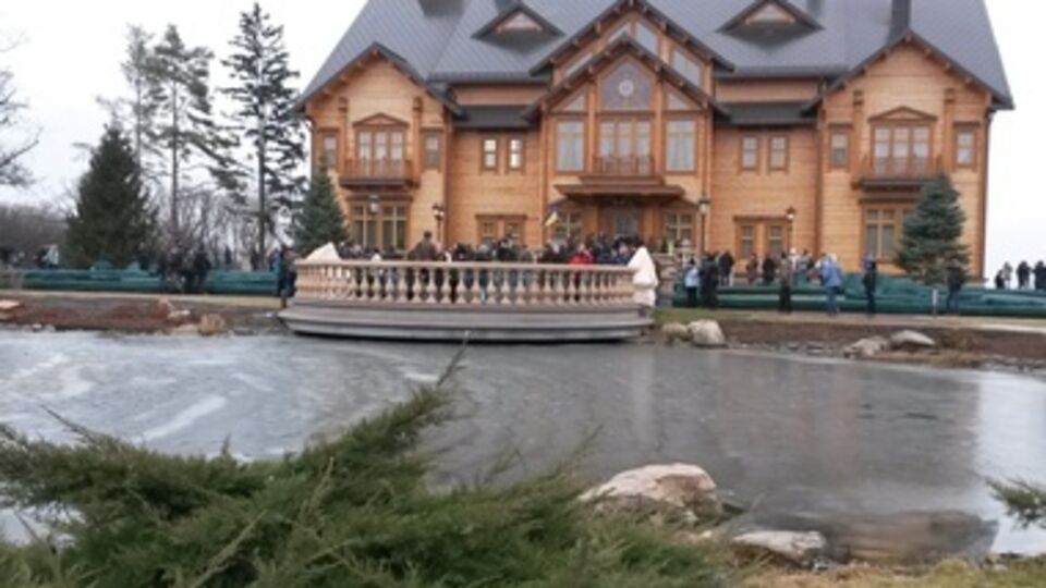 "Хонка" и искусственное озеро