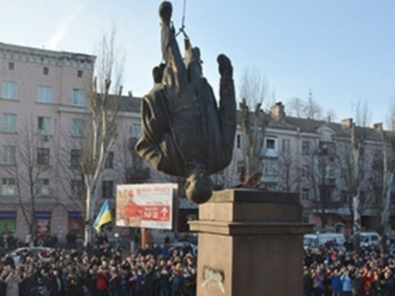 Снос памятника Ленину в Днепродзержинске