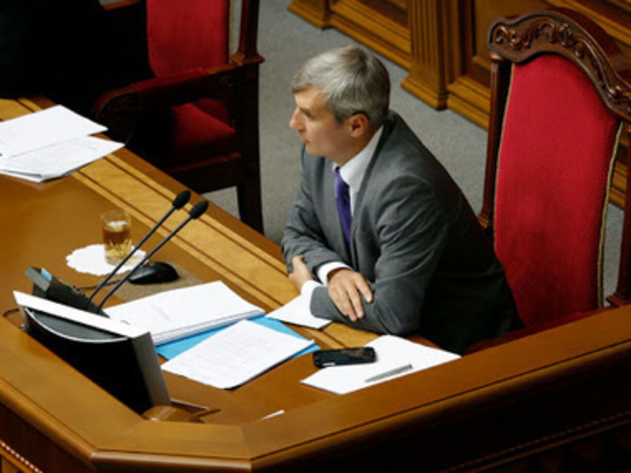 Кошулинский зачитал имена депутатов, покинувших сегодня ПР