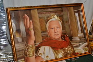 Активисты и журналисты осмотрели дом Пшонки. Фоторепортаж