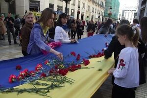 Герои не умирают: В испанской Малаге почтили память павших евромайдановцев