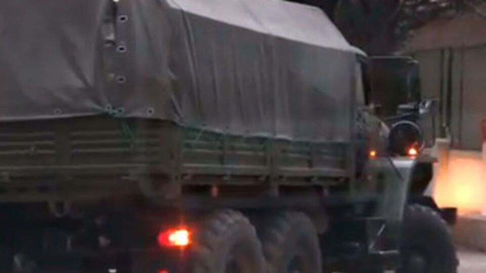 В Ялту приехали два грузовика с российскими военными