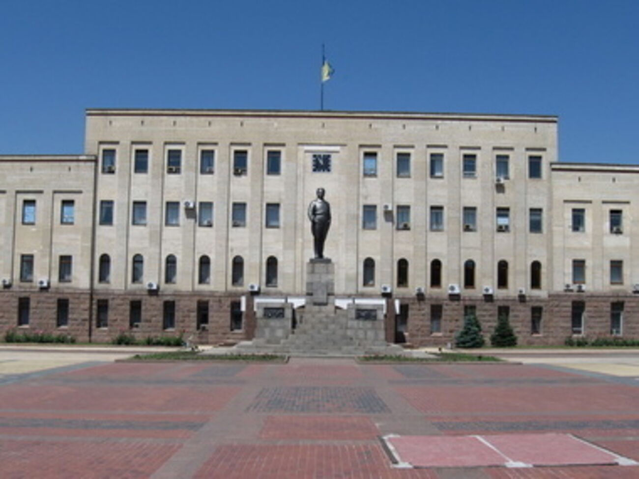 Вместо демонтированного памятника Кирову на площади установят памятник погибшим активистам Майдана