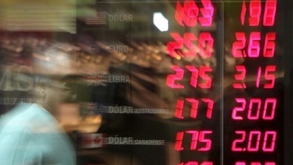 Позиции гривны рекордно низки