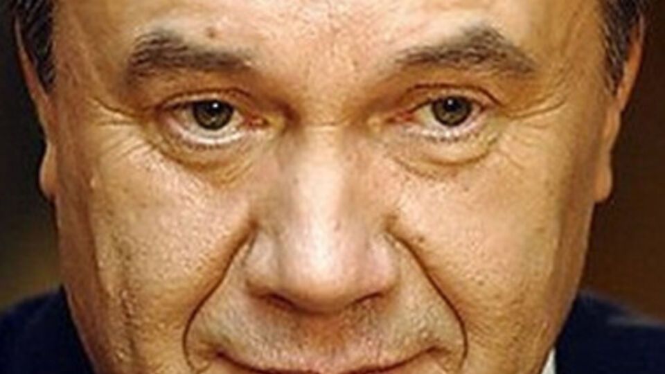 Янукович, по словам источника, планирует спрятаться в Индонезии