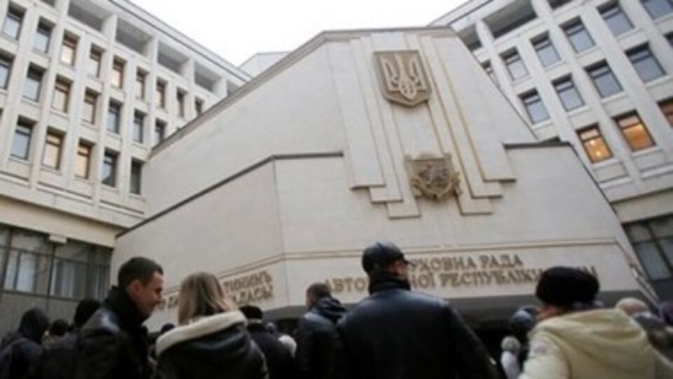 Митинг возле парламента Крыма