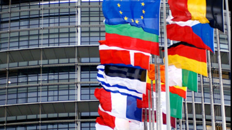 Европарламент призвал Еврокомиссию упростить визовый режим для украинцев