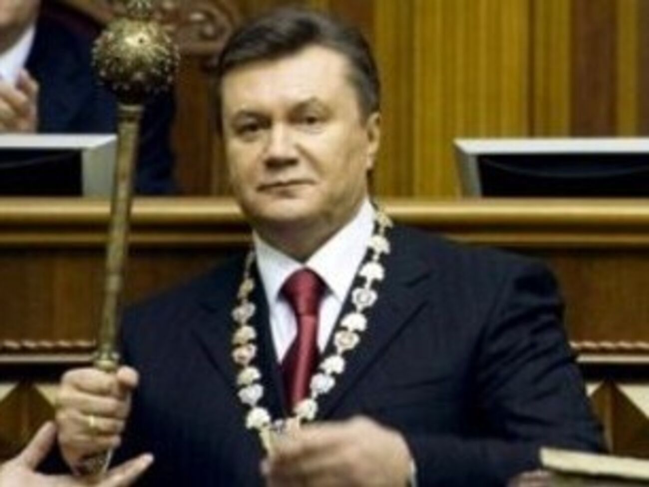 На рукавах некоторых --- флаги РФ