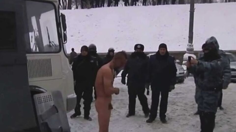 "Беркут" и милиция издевались над задержанным активистом