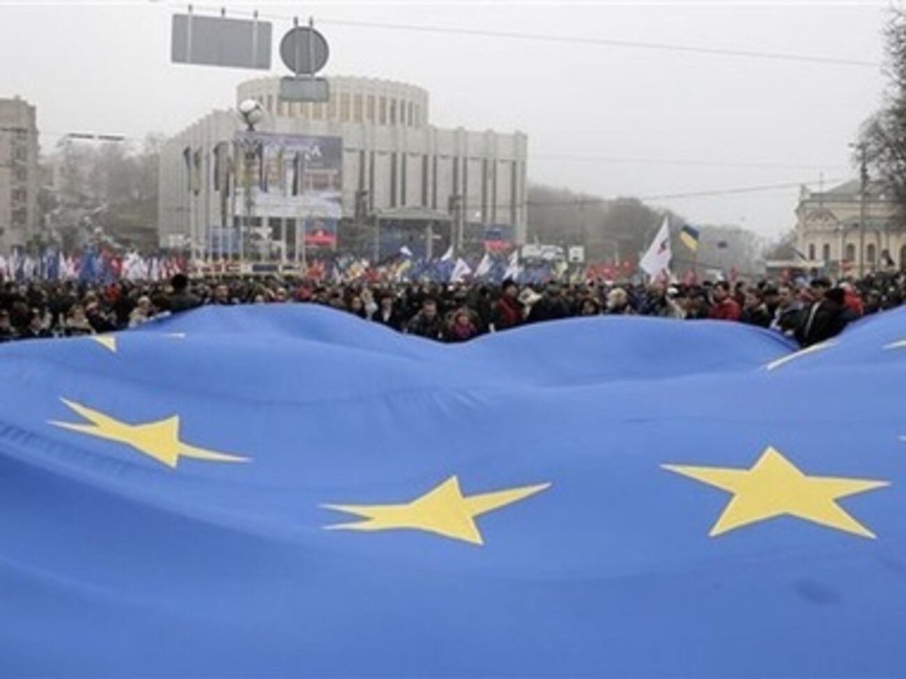 Начавшийся в ноябре протест завершился сменой власти