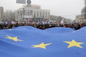 Начавшийся в ноябре протест завершился сменой власти