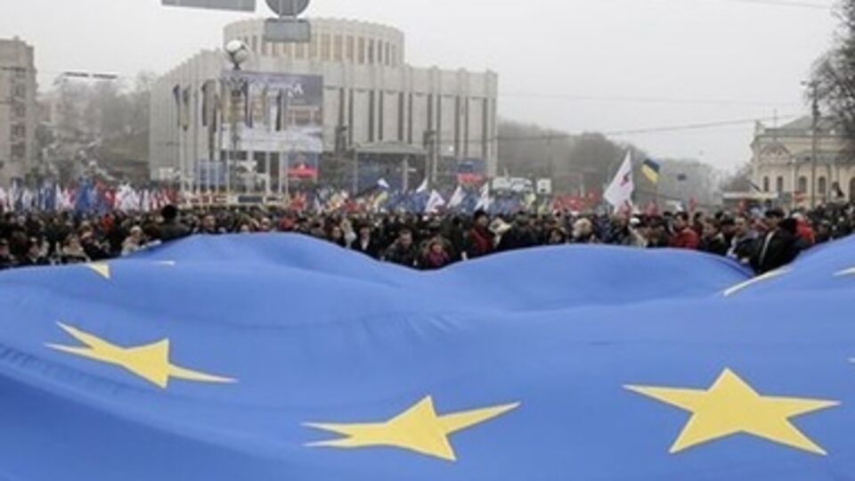 Начавшийся в ноябре протест завершился сменой власти