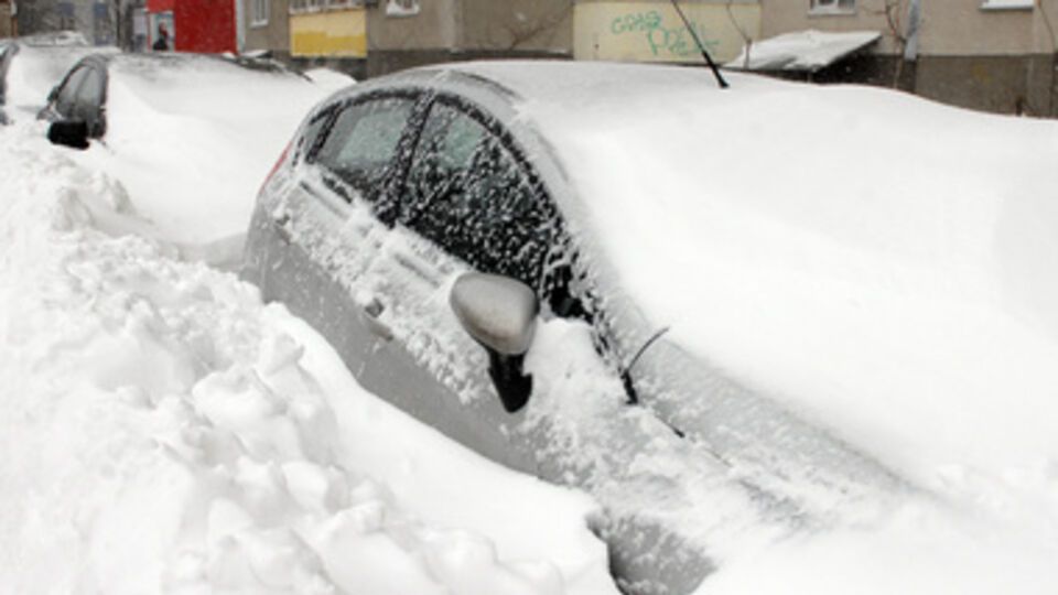 Из-за непогоды движение транспорта в восьми областях остается усложненным