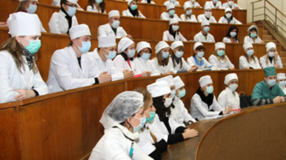 Студенты-медики