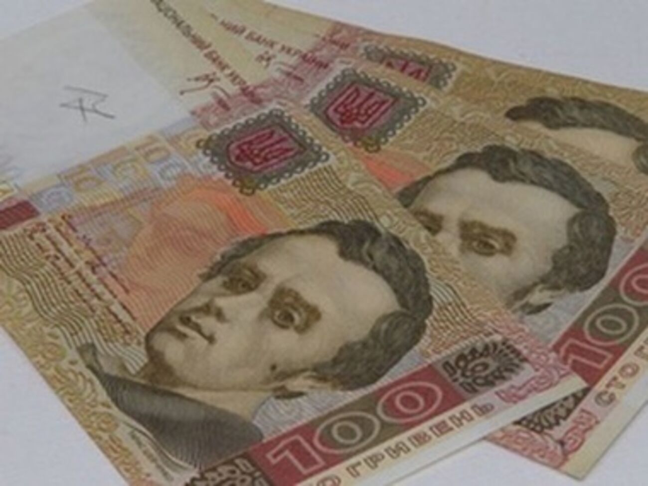 Курс гривны продолжает падать