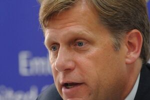 Макфол служит с 2009 года