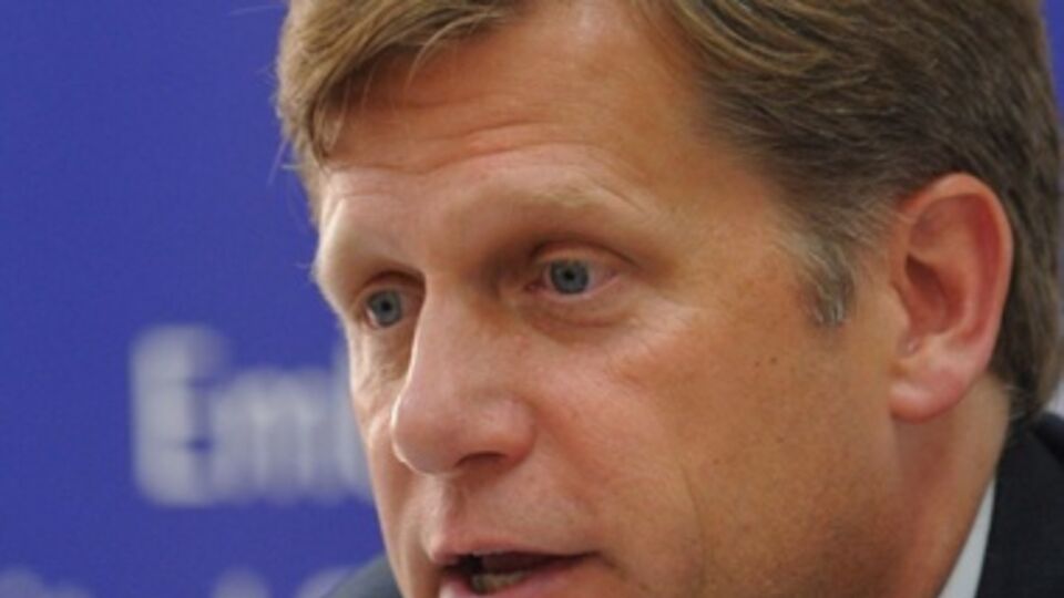 Макфол служит с 2009 года